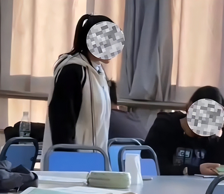 难怪女生图书馆占16个座，还敢当众打砸他人，看校方处理就明白了
沧州交通学院有一