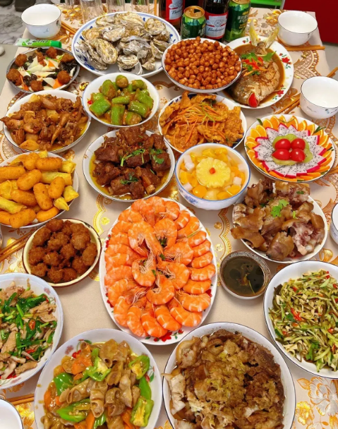 我过生日小姑子负责做菜，我爸妈也来家里做客，让我跟娘家人聊天，吃完饭我给小姑子2