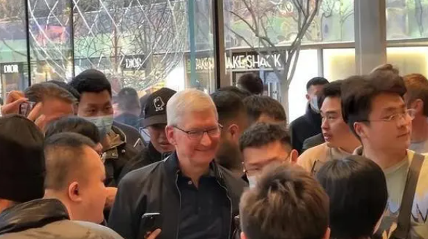 希望苹果中国公司赶紧成立法务部，效仿特斯拉
现在网络上造谣、抹黑、攻击苹果的现象