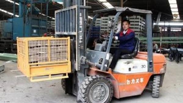 2024年成都叉车司机为什么先考特种设备操作证呢？