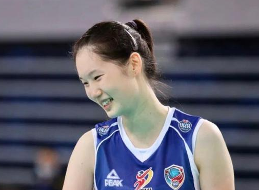 对于江苏女排在联赛当中客场0-3输给上海女排，遭遇赛季首败，其实球迷朋友无需过度