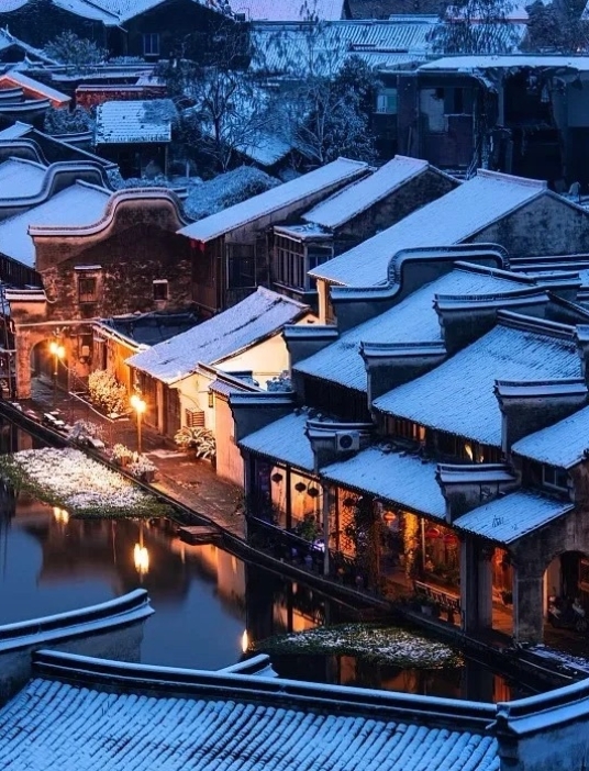 浙江赏雪指南

白茫茫的雪景，总是冬日浪漫与美好的代名词，把少女们所向往的唯美童