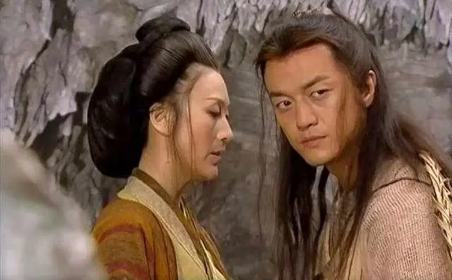令狐冲为何被称为回屋取剑大侠？有剑在手，他是一流。没剑在手，他是不入流。 

令