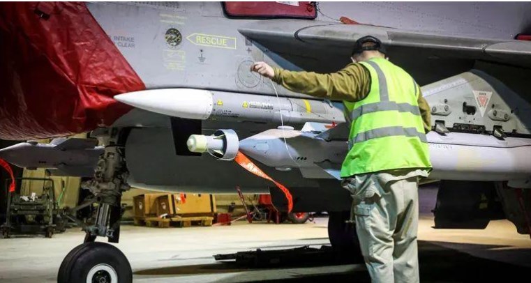 24国出兵都打不赢，美国目光转向中国，媒体：希望注定落空。近日除了巴以战场外，红