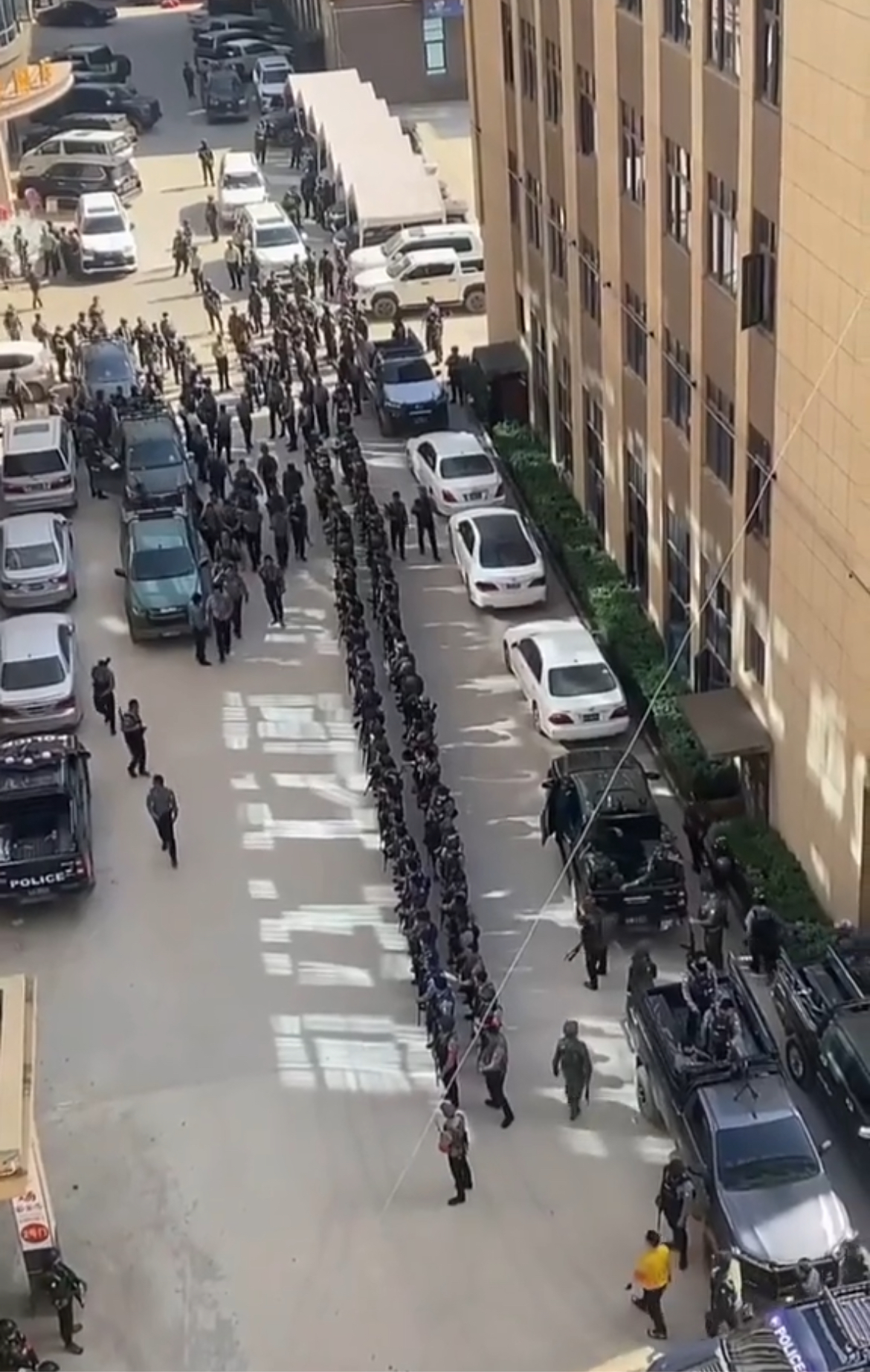 缅北四大家族反应过来以后，集合部队要向果敢同盟军反击了。缅北四大家族有枪有人，有