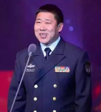 杜旭东，作为海军大校军官，居然为缅北诈骗头目庆生！而且还两次出来道歉，企图争取宽