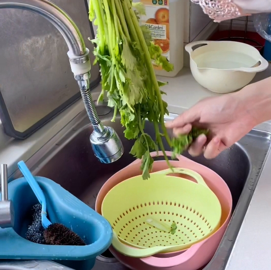 我丈夫的工资从原来的每月三千七百元涨到了十万，一年收入超过一百万元。我们生活在苏