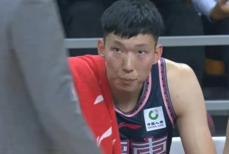 广东107:106绝杀北控，我居然产生三大惊叹！
1、周琦还是国内第一人，态度也