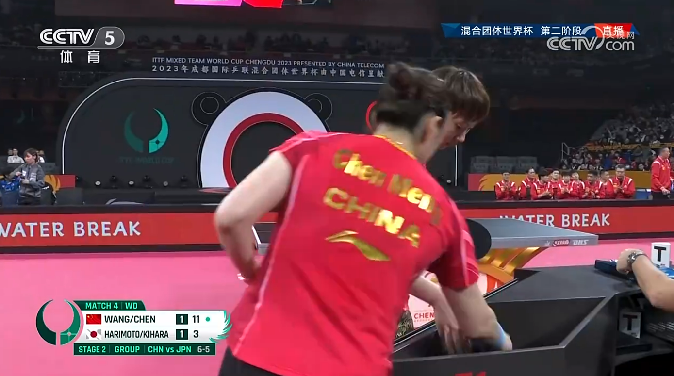 1-3，王曼昱/陈梦组合扳回一局，暂时又把优势留在了国乒手中，局分比是国乒6-5