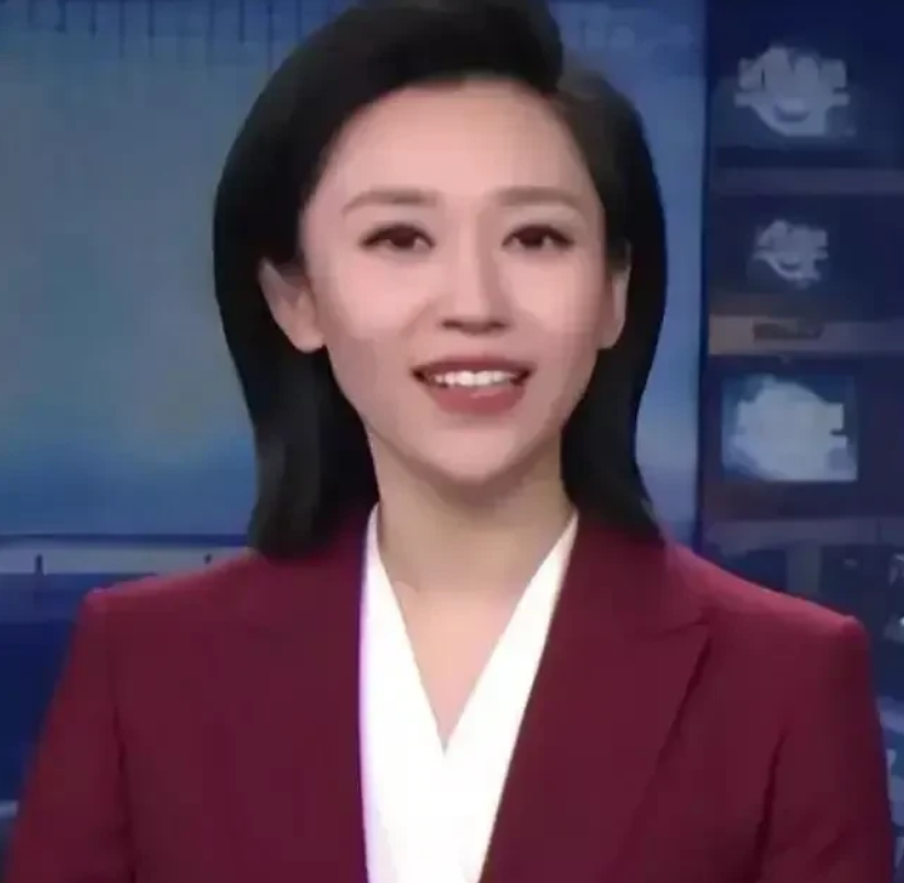 自从露出不该有的笑容后，王音棋已经连续多日没有主持新闻了。那个笑容确实不合时宜，