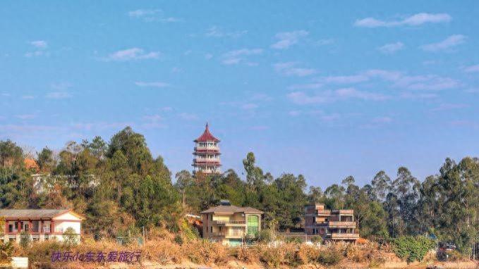 登观音塔俯瞰清朝残塔，饱览上官塘水库风光，远眺大坪尖石笔