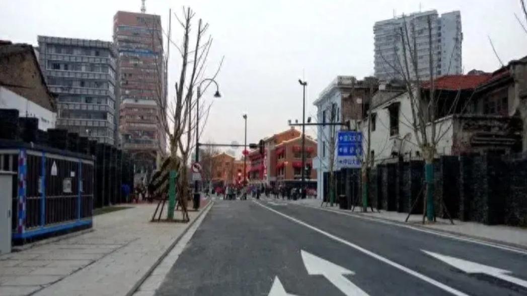 “一怕门前火焰路，二怕床后无靠山，三怕坟旁桂花树”，啥意思？