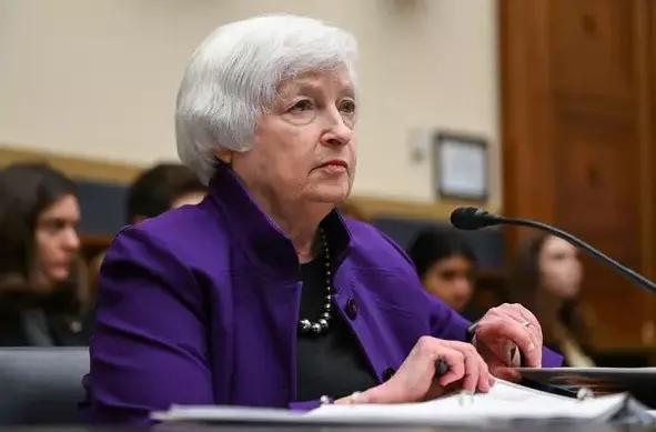 一个值得关注的现象，中美两个大国都在互相唱衰对方，拜登曾两次唱衰中国经济。在互相