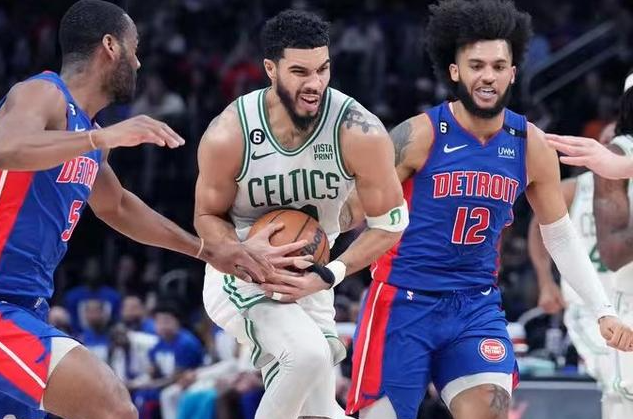 太丢人了！国王119-144不敌绿军，看看数据谁来背锅？
福克斯：16中9，拿下