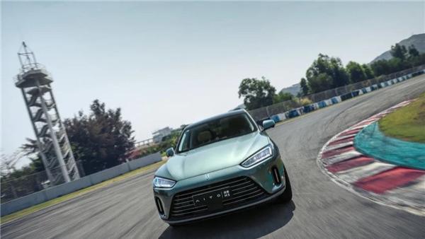 能够轻松驾驭的赛力斯AITO问界M5，这才是好开的新能源SUV