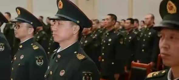 我哥是一级军士长，军龄28年，月薪高达一万五，比营长还要高。有人说，像我哥这个级