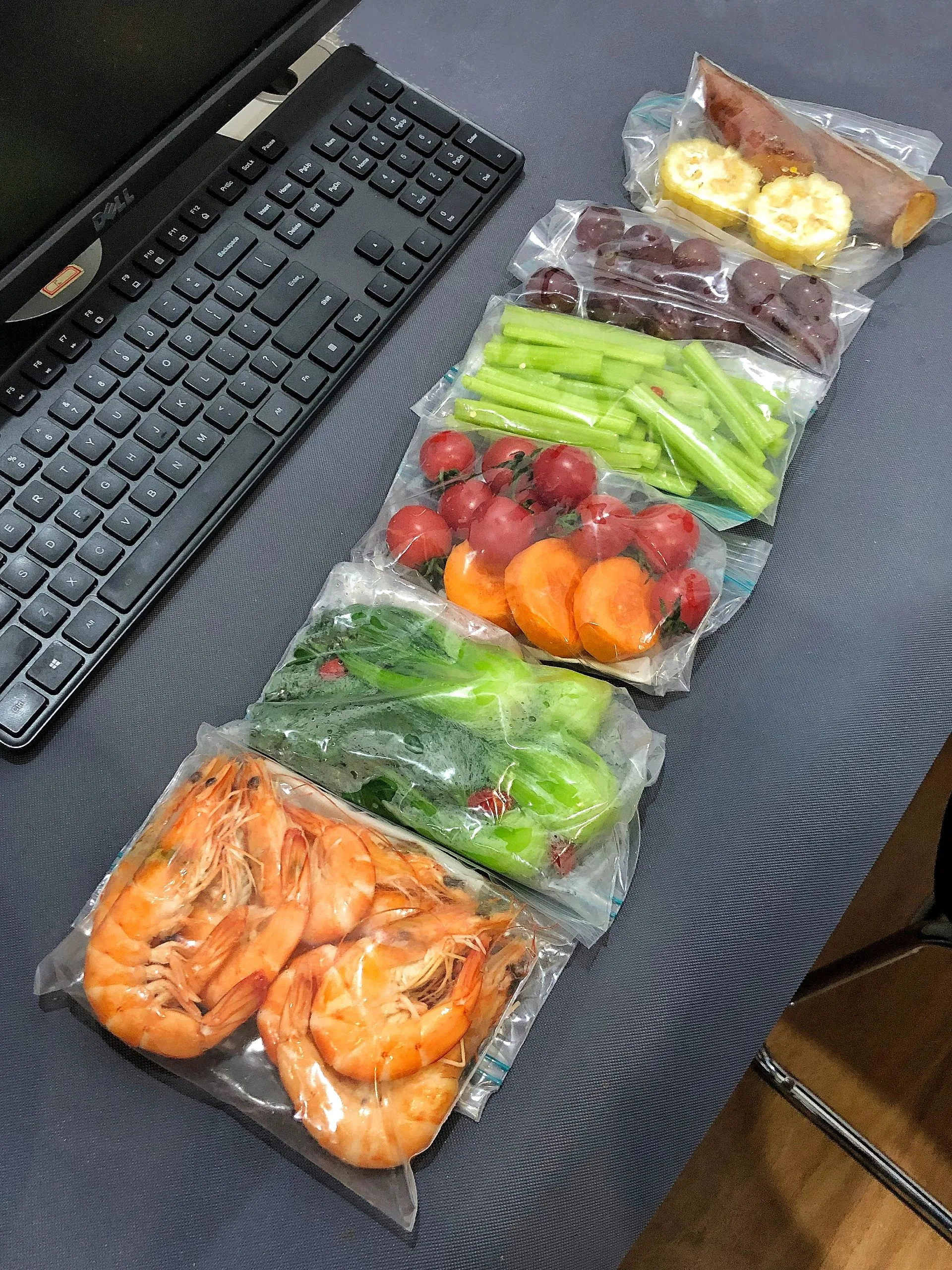 被有钱人家的孩子震惊，公司同事最近在减肥，家里很有钱，每天都是自己带一桌子的饭，