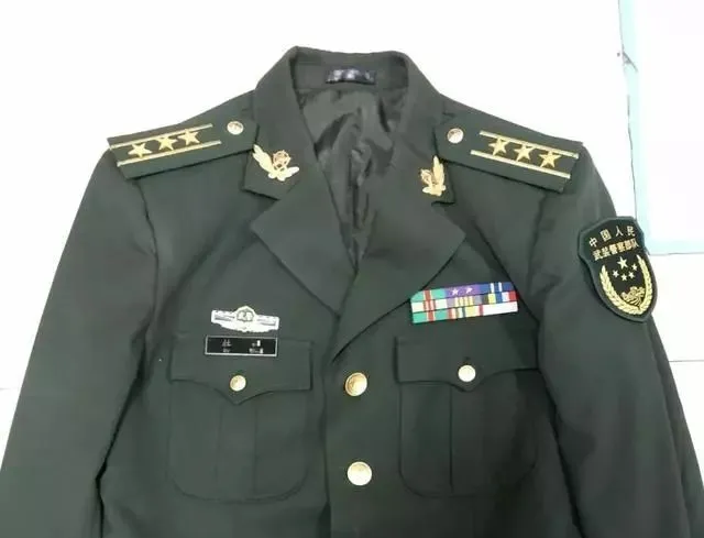 亲戚是副团级中校，转业安置在县招商局任副局长，级别是副科，但在部队是副团，所以回
