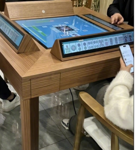 转自网友，现在的麻将机越来越先进了…… ​​​
