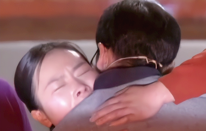 1992年，湖北一对夫妻抛弃五岁的女儿后双双自杀，23年后，女儿当着全村的面开棺