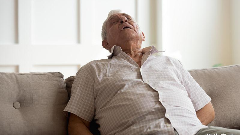 为什么老年人坐着就打盹，躺下又睡不着？中医告诉你答案