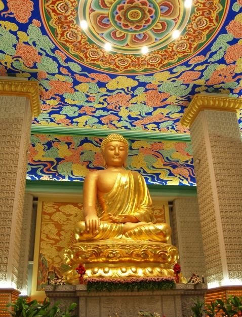 我同学的妈妈在很多年前，就想去寺院出家。记得有一次，我同学晚上来我家，对我说，她