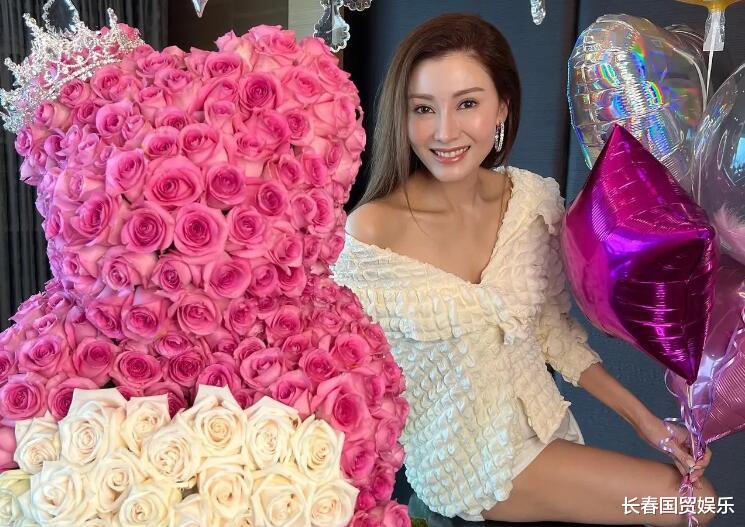 李嘉欣遭健身教练出卖，53岁素颜照意外流出，真实模样吓坏网友！李嘉欣曾夺得香港小