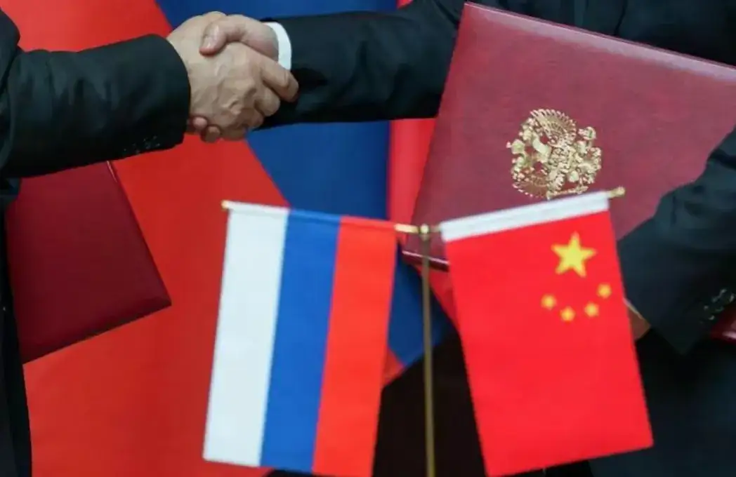 为什么中国和俄罗斯没有结盟？因为结盟有缺点，不如合作上不封顶灵活。美国最怕的就是