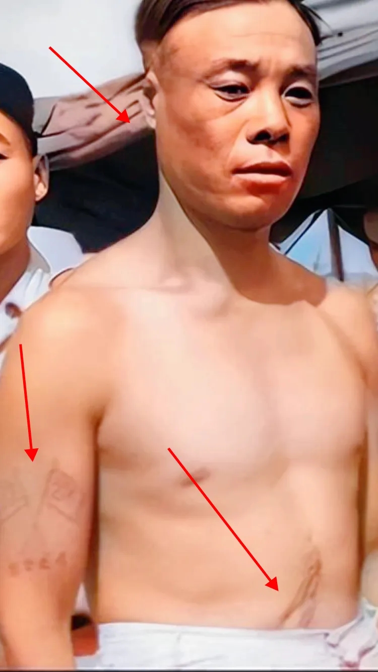 美军有多狠？竟然把赵青山的耳朵割掉，还在其手臂上纹了侮辱性的刺青。在1953年朝