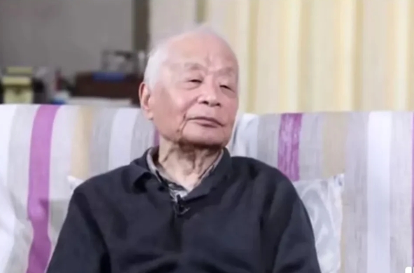 向敢于说真话的何祚庥院士致敬！
科技的进步要靠实干，不是吹出来的！
何祚庥痛批马