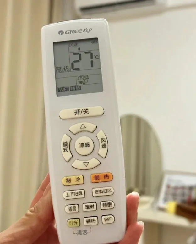 6000多的空调，我婆婆在家舍不得开，冻得手脚冰冷，我问：“怎么不开空调呢？”
