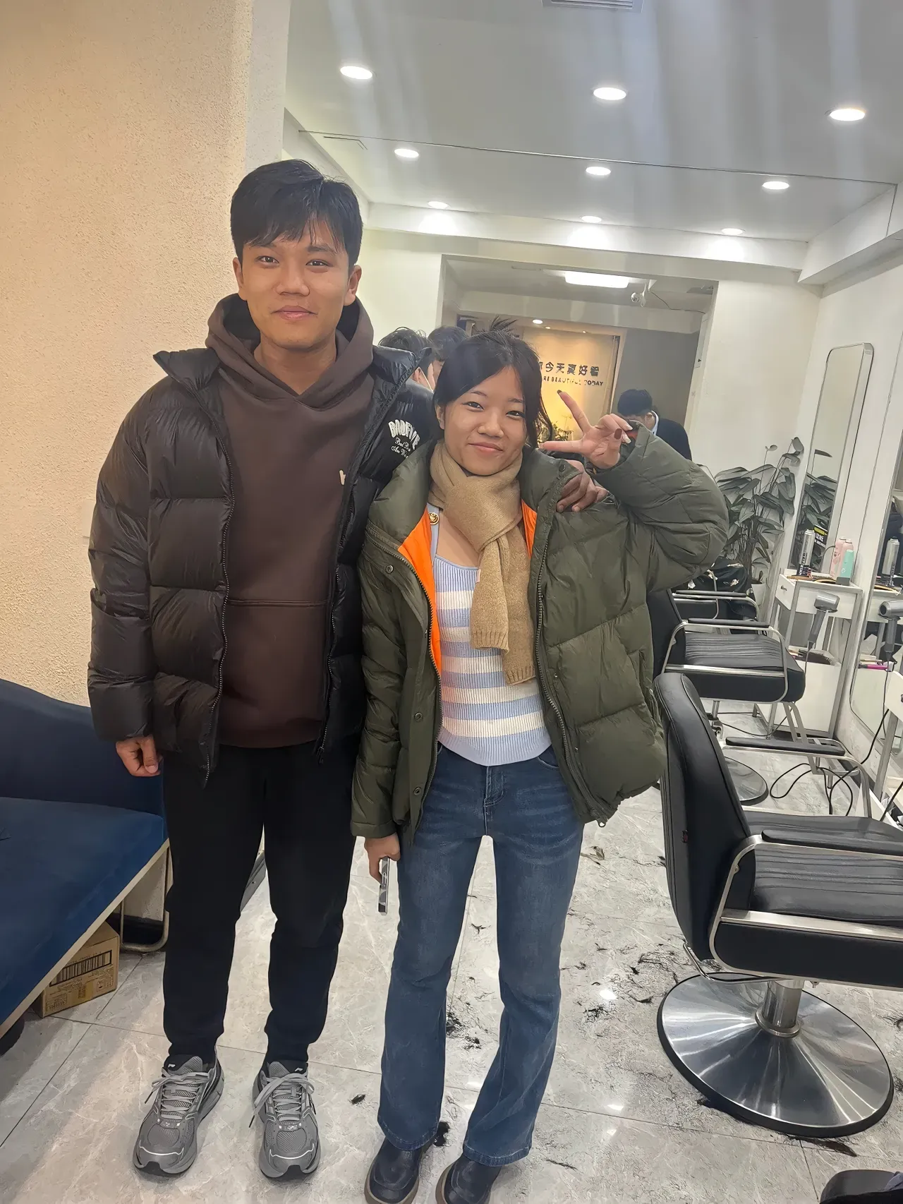 解清帅和妹妹长得太像了，简直是一个模子里导出来的！

这都不用验DNA就能看出来