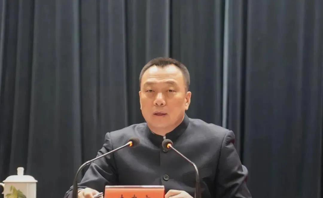 很多人拿迁西县委书记李富贵的在职中专学历说事，那是根本不了解我国教育发展史。19