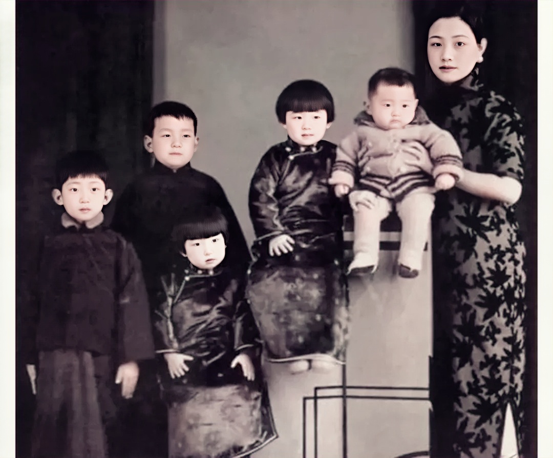 1936年，褔芝芳与五个孩子的合影，她是梅兰芳的第二任夫人，当时与她正妻王明华同