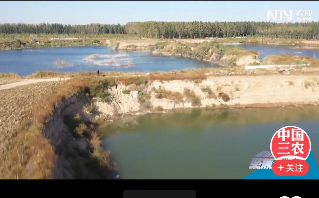 河北省任丘市千亩农田成大坑。此事暴露了三个可笑的事实:

1、国家规定的耕地保护