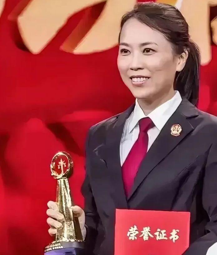 陈海仪再次受到广东省政府的表彰！新的一年开始，陈大法官再次受到高度认可与鼓励。这
