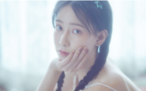 顶流歌手将我推倒强势吻，窗外狗仔镜头疯狂记录这一刻，可他们不知道，我和牧丞的订婚是假的