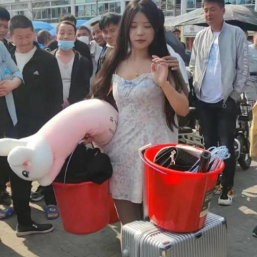 咱们电子厂来新人了！