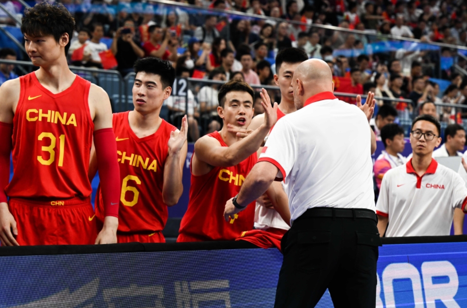 男篮拿下亚运会铜牌必须要说的几件事情！

1.能打硬仗的球员好像就胡金秋、赵睿、