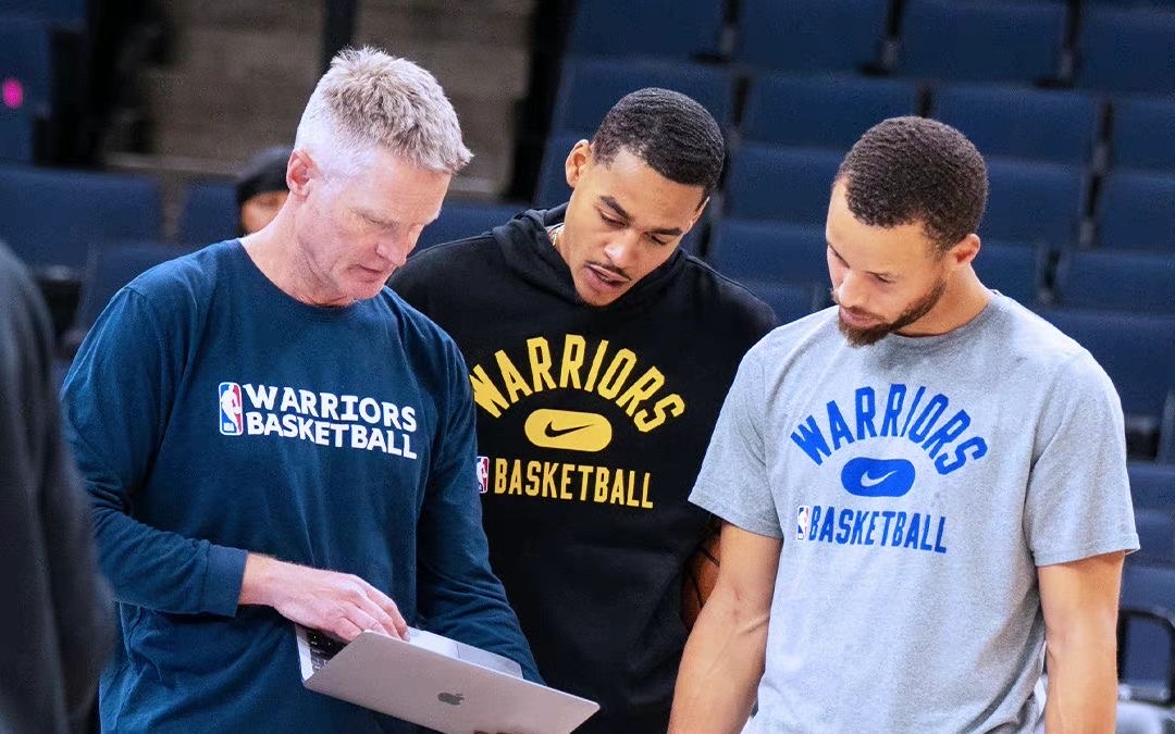 本赛季过后离开勇士的功勋，可能不只有克莱。
早些时候，湾区的记者马库斯汤普森晒出