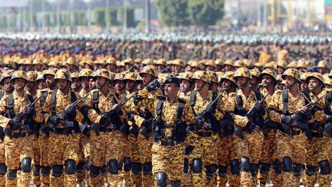 加沙战争让伊朗有机会展示其新重组的民兵联盟网络：也门胡塞武装正在瞄准红海的船只；