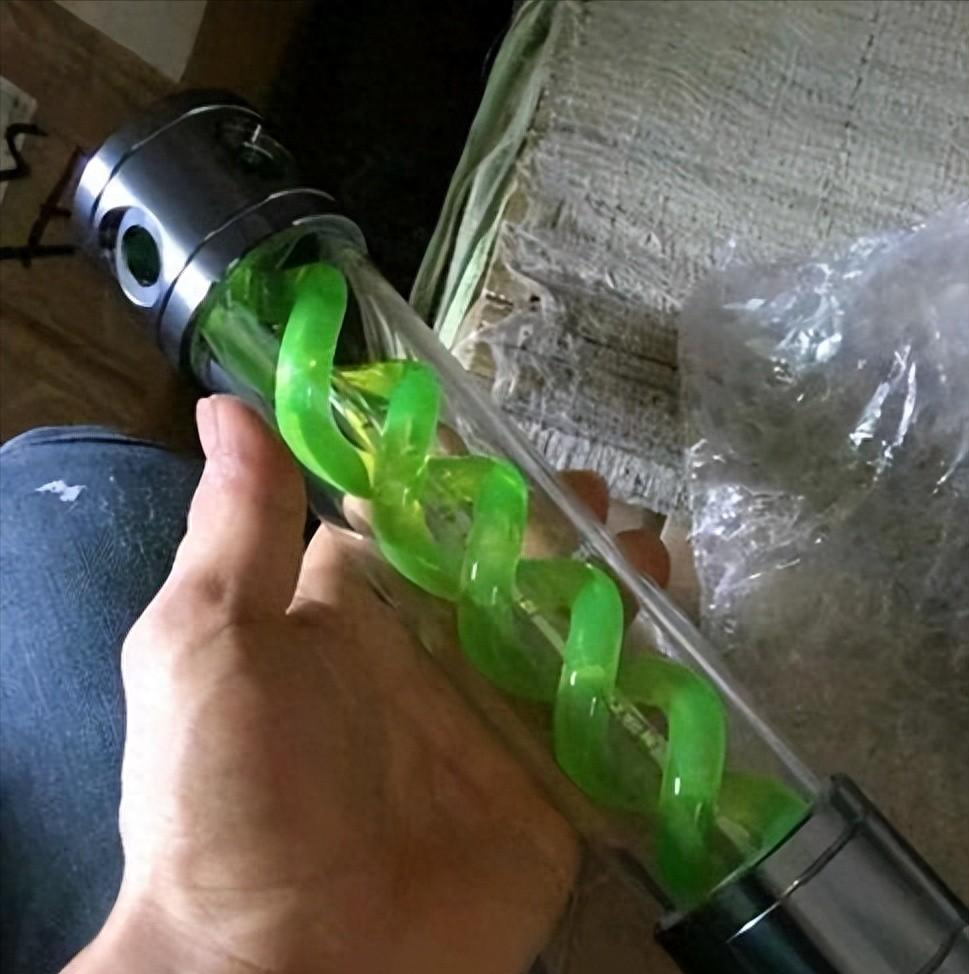女朋友房间里找到的工具，她说这是手电筒，查资料后，吓得我一身冷汗