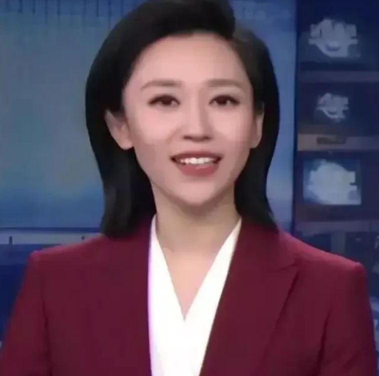 自从露出不该有的笑容后，王音棋已经连续多日没有主持新闻了。那个笑容确实不合时宜，