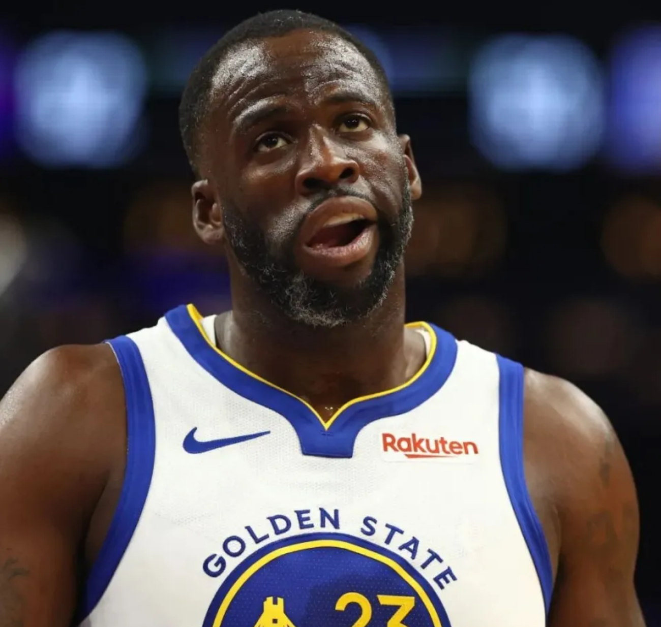 据ESPN著名记者Woj报道，联盟已经对德拉蒙德-格林拳打努尔基奇的事情做出了后