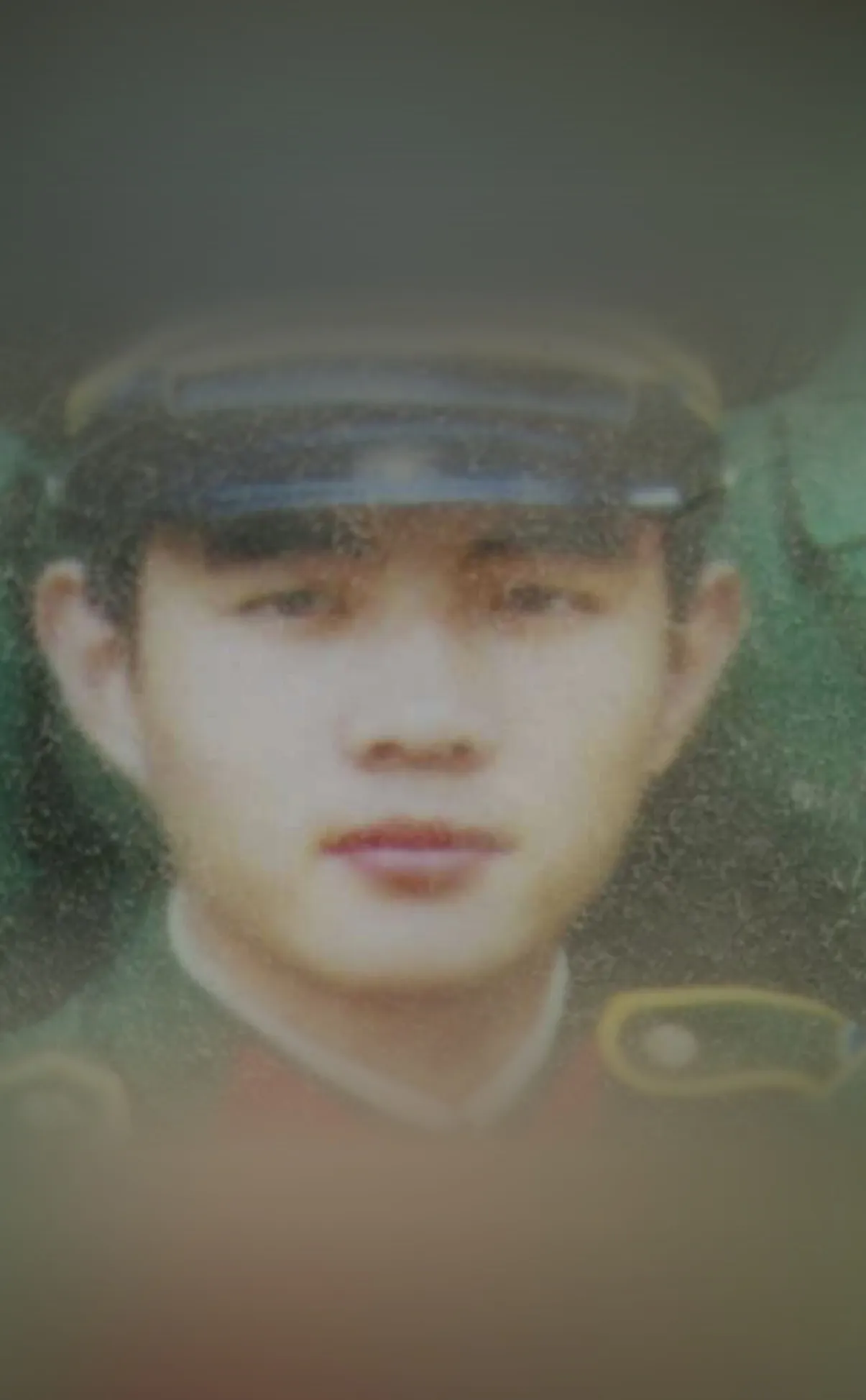 我哥的去世让我明白：人生，选择比努力更重要。他88年上海武警，多才多艺，英俊潇洒