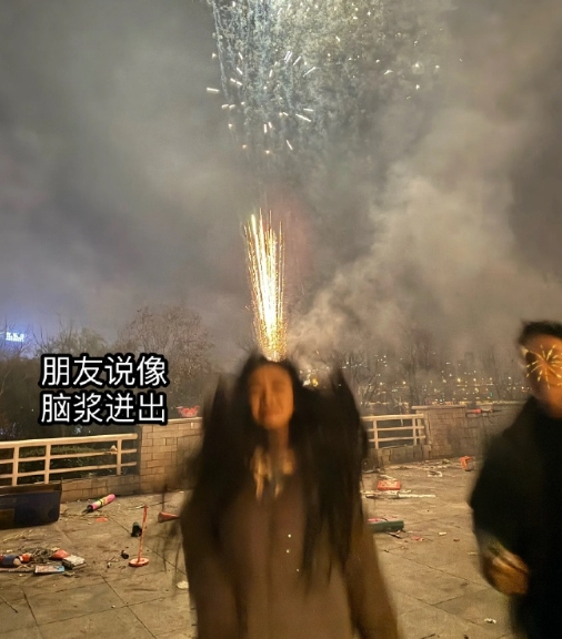 男朋友说给我拍一组烟花氛围感写真 ​​​