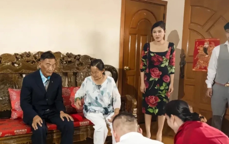 我也是奇怪，缅北的这些电诈头目，明明身家亿万，怎么个个都土了吧唧的。衣着打扮家装