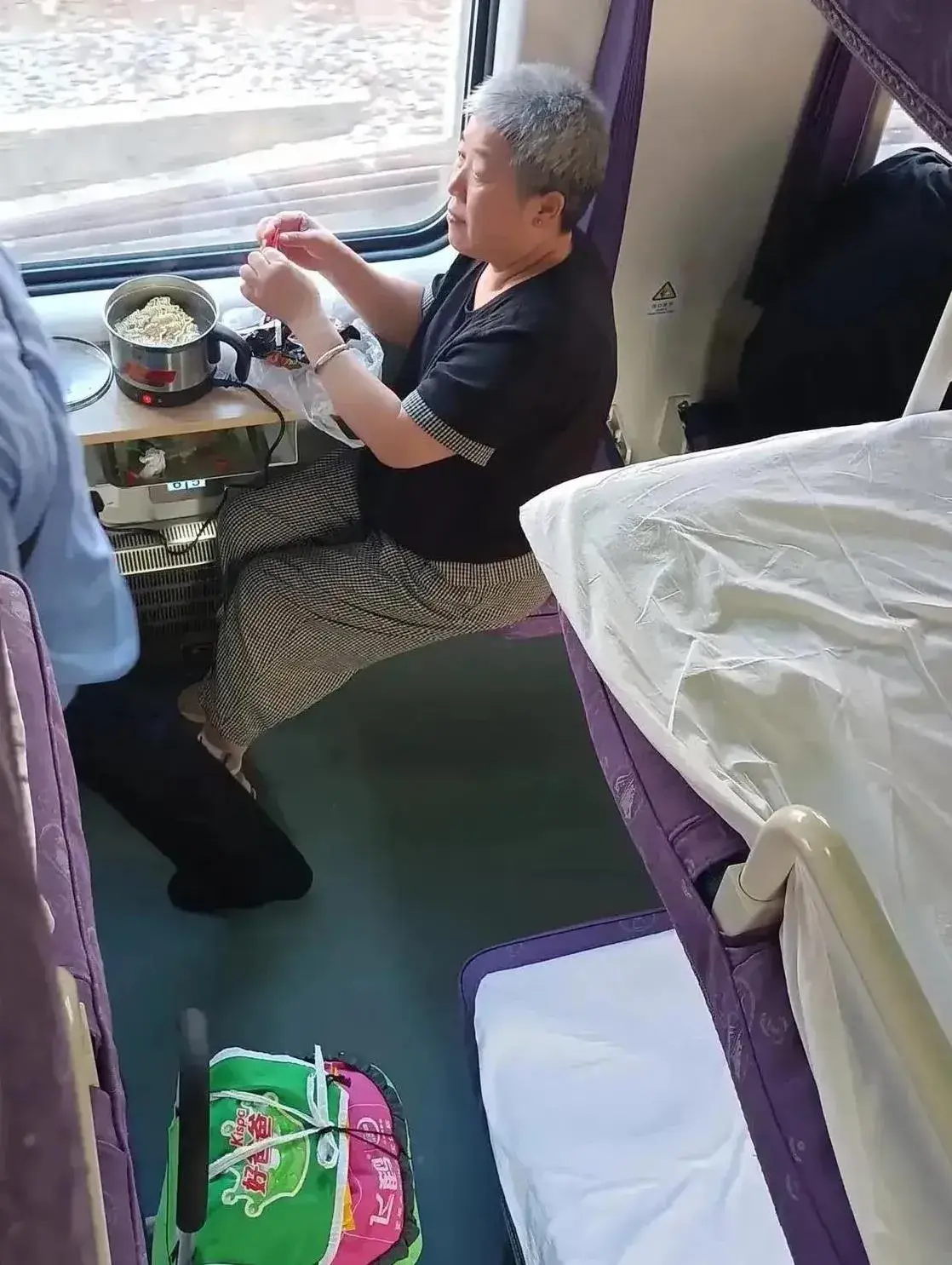 为何没有人阻止这样的行为呢？
