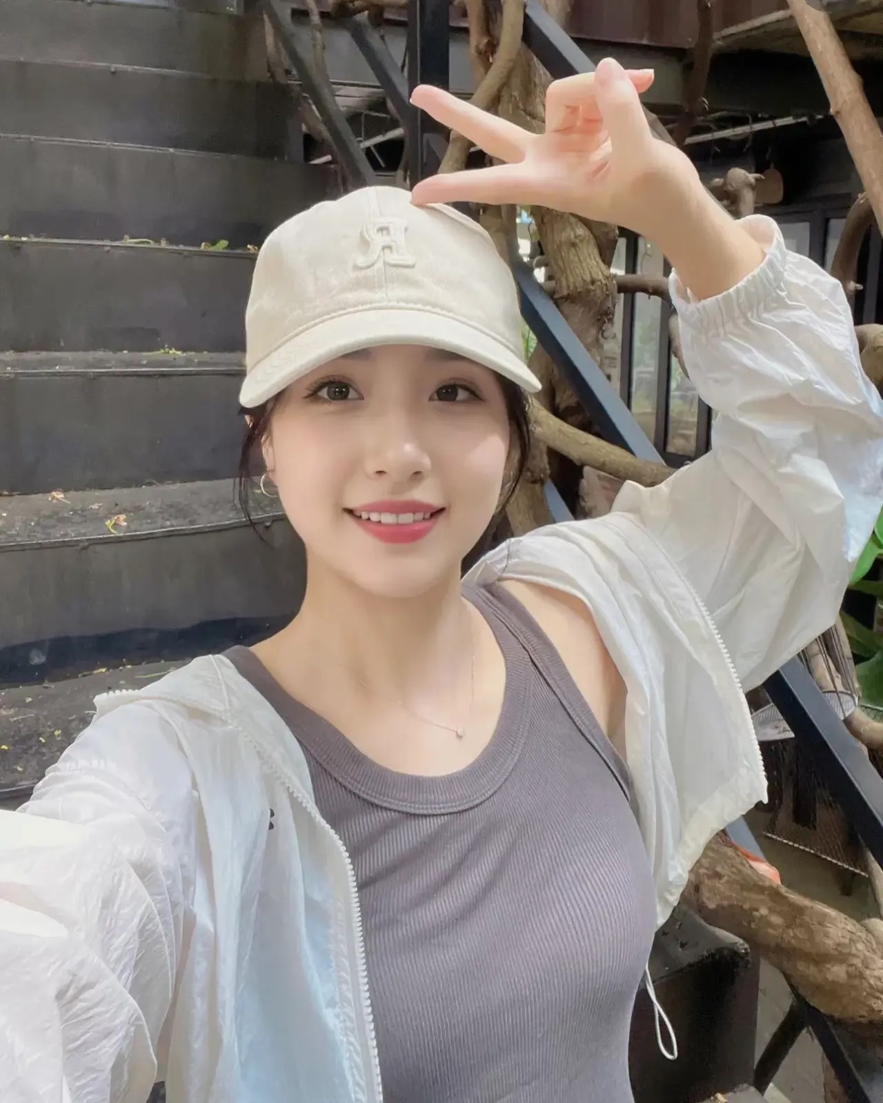 我有些难以启齿，但希望你们不会嘲笑我。我心底深处，一直有一个愿望，就是能遇见一位
