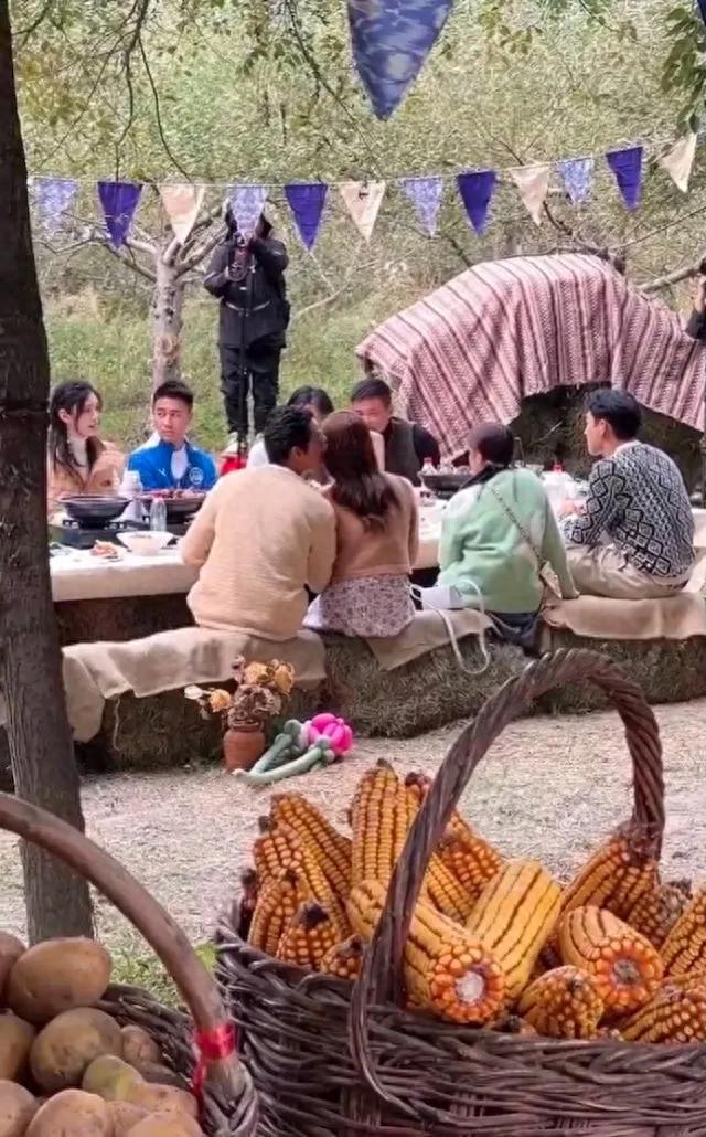 吴千语施伯雄一起参与真人秀——爱情又进一步的异样证明